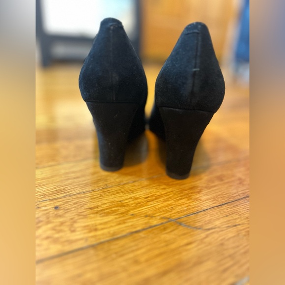 Marc Fisher Pointy Toe Elegant Black Wedge Heels - Picture 3 of 4